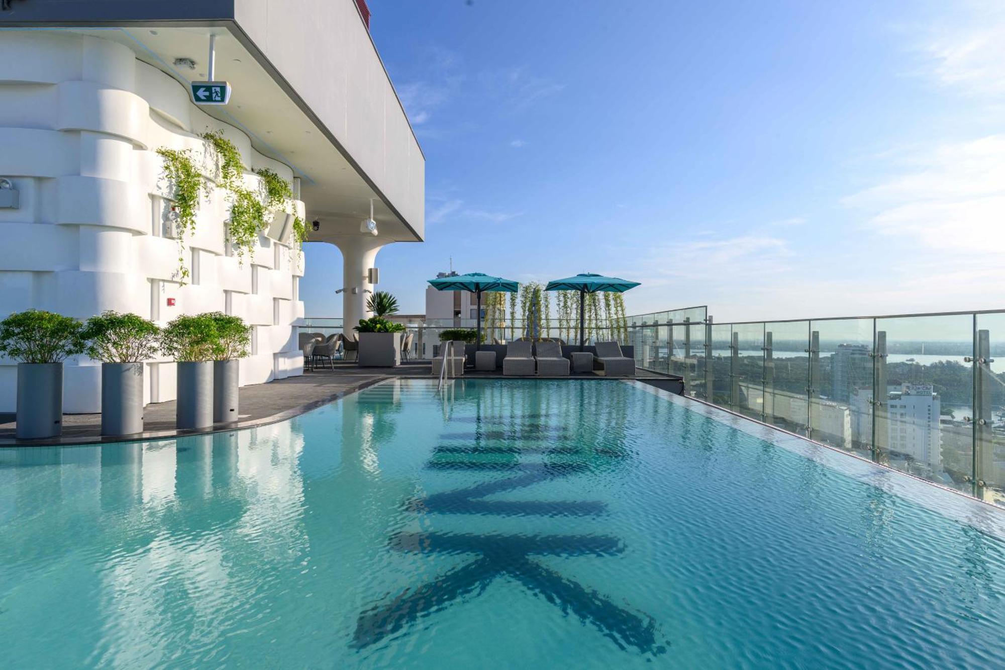 Wink Hotel Can Tho Ninh Kieu Wharf - 24Hrs Stay & Rooftop Pool Bar Exterior photo